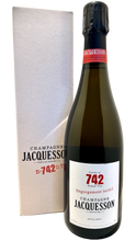 Ladda upp bild till gallerivisning, Champagne 742 Dégorgement tardif  Jacquesson
